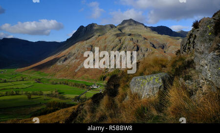 Langdale Pikes von Seite Hecht, Nationalpark Lake District, Cumbria, England, Großbritannien Stockfoto