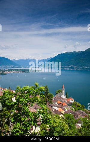 Schweiz, Tessin, Lago Maggiore, Locarno, Stadt, Kirche und See Stockfoto
