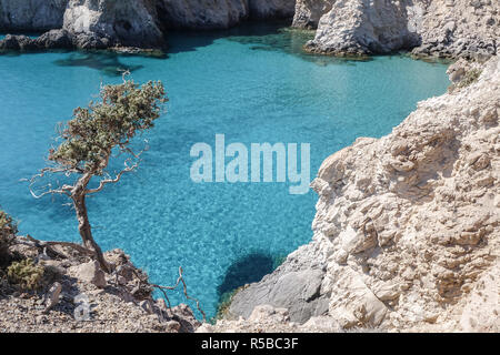 Schönen Meerblick in der Nähe von Tsigrado Strand im Süden der Insel Milos Stockfoto