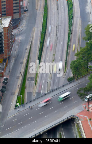 Kolumbien, Bogota, das Centro Internacional Straßen von Colpatria Turm - Torre Colpatria Stockfoto