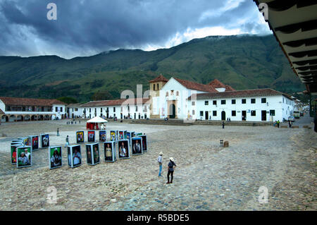 Kolumbien, Villa de Leyva, Boyaca Provinz, National Monument, der Plaza Mayor, dem größten Plaza im Land, Iglesia Parroquial Stockfoto