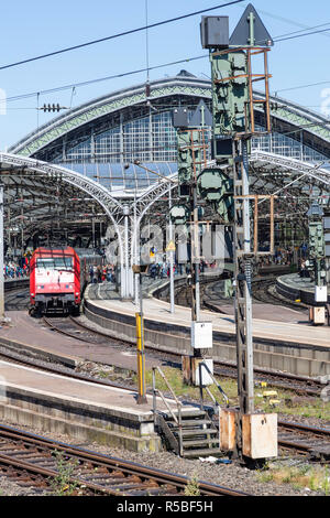 Köln, Deutschland. Eisenbahn Bahnhof, einem der größten in Deutschland. Stockfoto