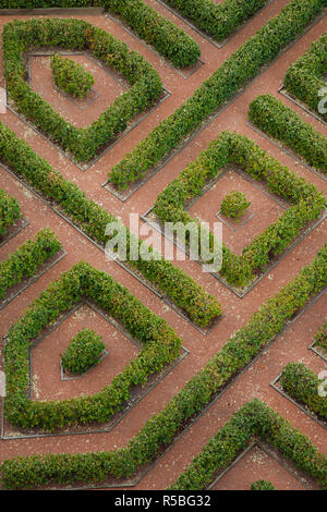 Spanien, Castilla y Leon Region, Provinz Segovia Segovia, der Alcazar, erhöhten Blick auf Garten Labyrinth Stockfoto