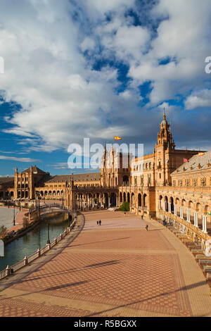 Spanien, Andalusien, Provinz Sevilla, Sevilla, Gebäude an der Plaza Espana Stockfoto