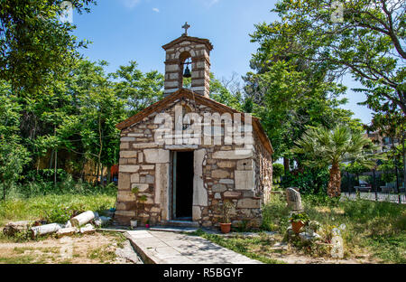 Eine kleine byzantinische Kirche in Elefsina, Griechenland. Stockfoto