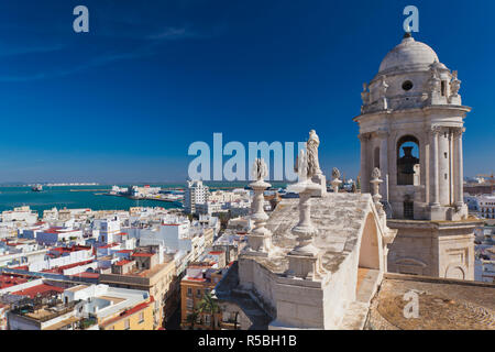 Spanien, Andalusien, Provinz Cadiz, Cadiz, erhöhten Blick auf die Stadt von der Torre de Poniente der Kathedrale Stockfoto