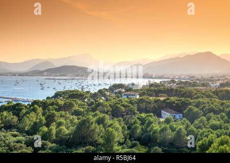 Spanien, Balearen, Mallorca, Puerto Pollenca Bucht Stockfoto