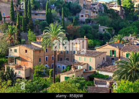 Spanien, Balearen, Mallorca, Serra de Tramuntana, Deia Dorf Stockfoto