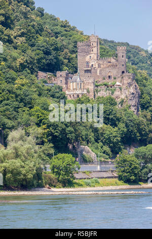 Rhein, Deutschland. Burg Rheinstein, aus dem 14. Jahrhundert. Stockfoto