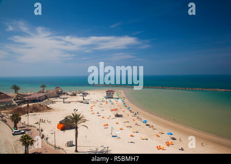 Israel, Nordküste, Netanya, erhöhte Beach View Stockfoto