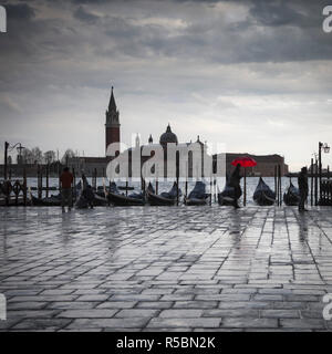 Die Piazza San Marco auf der Suche nach San Giorgio Maggiore, Venedig, Italien Stockfoto