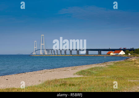 Einen weißen Sandstrand führt in Richtung Osten, Brücke, wie von Korsor, Dänemark Stockfoto