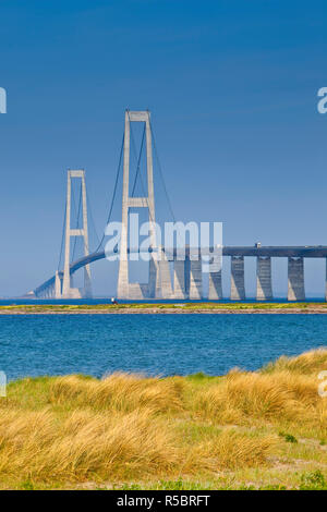 Der Osten Brücke, wie von Korsor, Dänemark gesehen. Stockfoto