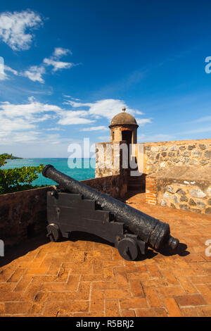 Dominikanische Republik, Nordküste, Puerto Plata, Festung Fuerte de San Felipe, Kanone Stockfoto