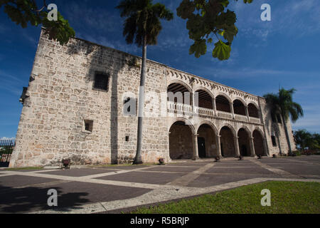 Dominikanische Republik, Santo Domingo, Zona Colonial, Plaza Espana, Museo Alcazar de Colon, Museum Zitadelle von Kolumbus, einmalige Residenz von Diego Columbus, Sohn von Christopher Columbus Stockfoto