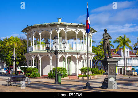 Dominikanische Republik, Puerto Plata, Central Park, Pavillon und die Statue von Allgemeinen Luperon Stockfoto