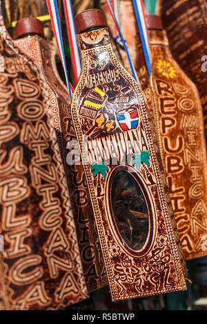 Dominikanische Republik, Santo Domingo, Colonial Zone, Souvenirs in der Calle El Conde - eine Fußgängerzone in der Mitte des Colonial Zone Stockfoto