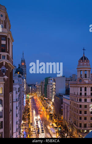 Spanien, Madrid, Centro, erhöhten Blick auf die Gran Via. Stockfoto