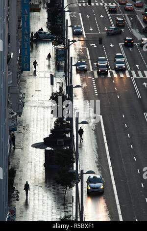Spanien, Madrid, Centro, erhöhten Blick auf die Gran Via. Stockfoto
