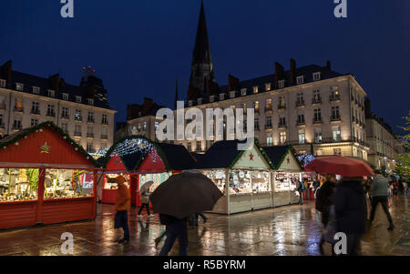 Weihnachtsmarkt in Royal Square - Nantes, FRANKREICH - NOVEMBER 2018 Stockfoto