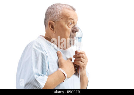 Ältere Patienten mit einer inhalationsmaske auf weißem Hintergrund Stockfoto