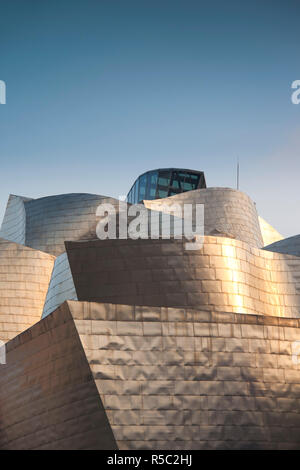 Spanien, Land Baskenland, Bilbao, Vizcaya Provinz The Guggenheim Museum, entworfen von Frank Gehry Stockfoto