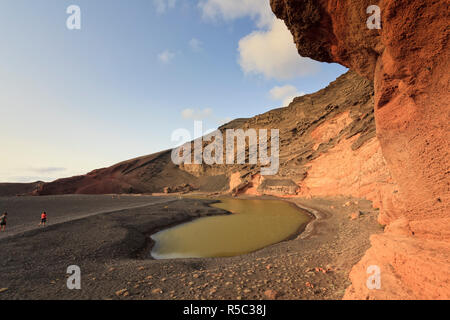 Spanien, Kanarische Inseln, Lanzarote, El Golfo, Charco de Los Clicos (Grüne Lagune) Stockfoto