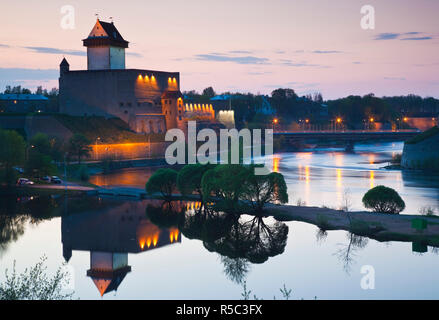 Estland im Nordosten Estlands, Narva Narva Castle, 13. Jahrhundert Stockfoto