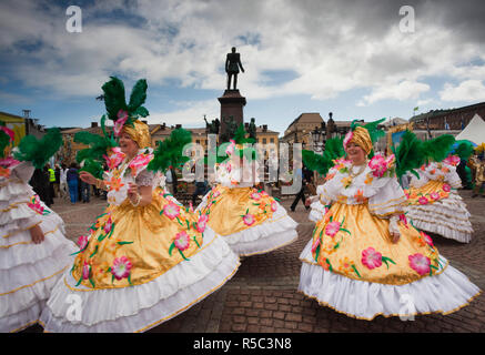 Finnland, Helsinki, Helsinki Tag Samba Karneval in Senate Platz, Senaatintori Stockfoto