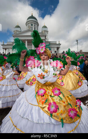 Finnland, Helsinki, Helsinki Tag Samba Karneval in Senate Platz, Senaatintori Stockfoto