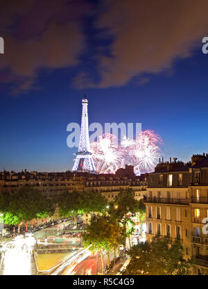 Bastille Day Feuerwerk, Eiffelturm, Paris, Frankreich Stockfoto