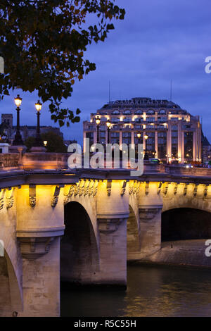 Frankreich, Paris, Pont Neuf Brücke und Samaritaine Kaufhaus Stockfoto