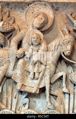 Die Flucht nach Ägypten, Hauptstadt Säule, (12. Jahrhundert), Autun Kathedrale, Autun, Departement Saone-et-Loire, Burgund, Frankreich Stockfoto