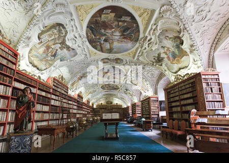 Tschechische Republik, Prag, Strahov Kloster, Theologische Halle innen Strahov Bibliothek Stockfoto