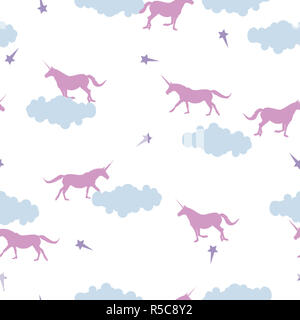 Nahtlose fantasy Tiere Muster Einhorn rosa Silhouette, blauen Wolken und violett Stars auf weißem Hintergrund, Pastellfarben Stockfoto