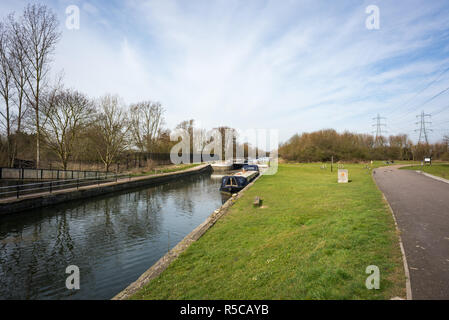 Der Fluss lea towpath in der Nähe von Waltham Abbey in Essex, Großbritannien Stockfoto