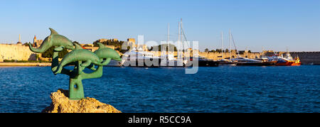 Stadtmauern & Hafen, Rhodos, Rhodos, Griechenland Stockfoto