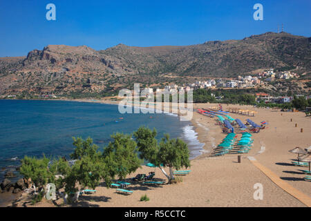 Griechenland, Süden Kretas. Allgemeine Ansicht, Strand und Dorf Paleochora Stockfoto