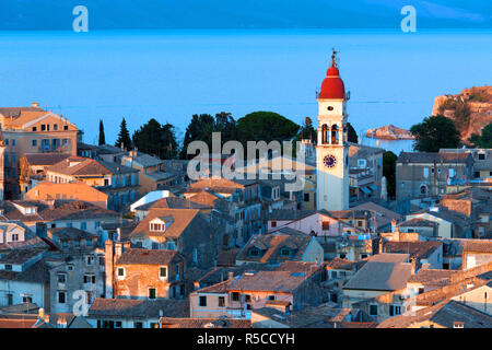 Luftaufnahme von neuen Festung auf die Stadt mit St. Spyridon Kirche vor Sonnenuntergang, Kerkyra, Korfu, Griechenland Stockfoto