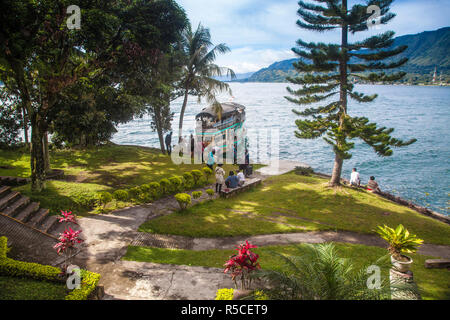 Indonesien, Sumatra, Insel Samosir, Tuk Tuk, Lake Toba, Fähre bei Carolina Cottages anreisen Stockfoto