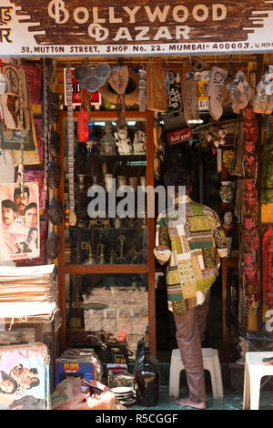 Vordere verkaufen Antiquitäten Shop & Film Utensilien, Mumbai (Bombay), Indien Stockfoto