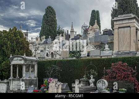 Mausoleum und Grabsteine auf Burg Friedhof (Cimetiere du Chateau) in Nizza Frankreich Stockfoto