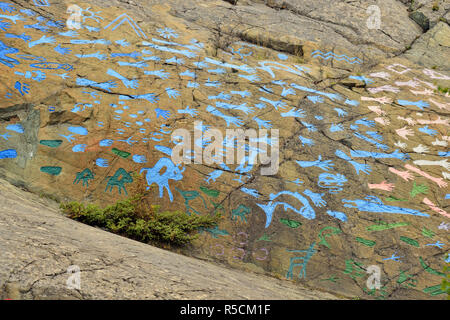 Felsvorsprung in der Altstadt mit lackiertem Artwork, Yellowknife, Nordwest-Territorien, Kanada, Yellowknife, Nordwest-Territorien, Kanada Stockfoto