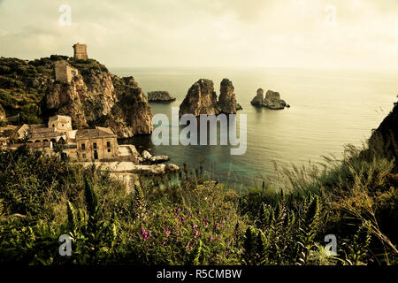 Die Tonnara di Scopello [Alt Thunfisch verarbeitenden Fabrik] Home Der Autor Gavin Maxwell in den 50er Jahren. Scopello, Castellammare Del Golfo, Sizilien. Stockfoto