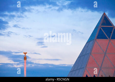 Kasachstan, Astana, Palast des Friedens und der Versöhnung Pyramide von Sir Norman Foster entworfen Stockfoto