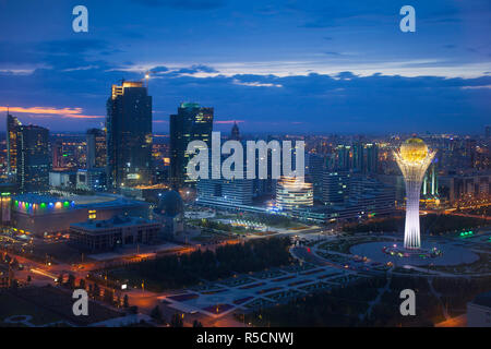 Kasachstan, Astana, Ansicht der Innenstadt mit Blick auf den Bayterek-Turm Stockfoto