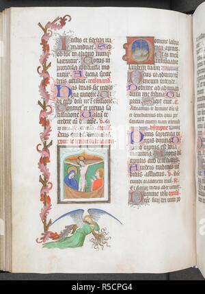 Die Kreuzigung und eine Historisierte Initiale 'D' von Golgota, mit seitlichem foliate Grenze von einem Engel getragen. Buch der Stunden, Verwendung von Paris (die "Stunden © René d'Anjou'). Frankreich, Zentrale (Paris); c. 1410. Quelle: Egerton 1070, w.77 v. Sprache: Latein, mit französischen Bildunterschriften. Stockfoto