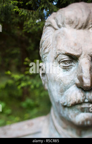 Litauen, südlichen Litauen, Grutas, Grutas Park, Skulpturenpark des ehemaligen kommunistischen Ära Skulpturen Büste von Joseph Stalin, streut Stockfoto