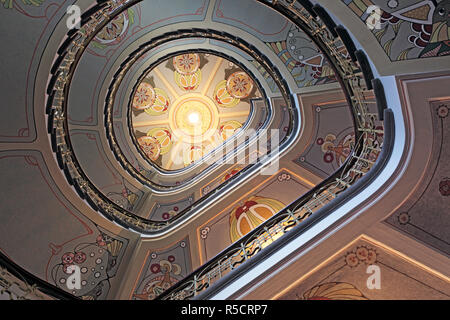 Treppe in Jugendstilhaus, Riga, Lettland Stockfoto