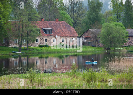 Lettland, nordöstlichen Region Vidzeme, Gauja-Nationalpark, Araisi, Dorf Araisi See anzeigen Stockfoto